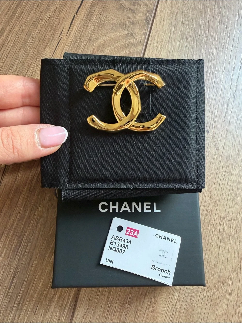 CHANEL golden Brooch with